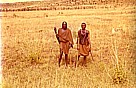 TANSANIA 1971_2 Massai-Krieger nahe der Grenze zu Kenia_ den Massai-Speer des linken Kriegers habe ich noch heute (2008) _Jochen A. H�bener