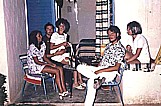 Djerba 1971_Hotel Tanit_Bungalow_mit Lotti, Horst u Renate, Jochen u Angelika_Jochen A. H�bener