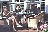 1999_ZIMBABWE_Die 2 deutschen M�use waren einige Tage mit uns im UNIMOG unterwegs_hier: Teetrinken im altenglischen Hotel an den 'VICTORIA-Falls' 