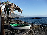 Fischerboot im �rtchen 'Bombilla', im Hintergrund Hotel 'Sol La Palma' in 'Puerto de Naos'