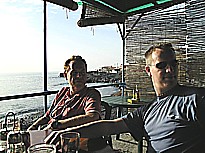 Restaurante in 'El Remo', mit: Jochen A. H�bener und Michael Buchmann