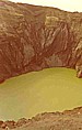 VOLCANO IRAZ�_sehr beeindruckend, insbesondere das schwefelhaltige, gr�ne Wasser_ ... hoffentlich bricht er nicht gleich aus ... ahem ... und nur nicht reinrutschen, bei diesen steilen W�nden ... _COSTA RICA 1974