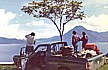 LAGO ATITLAN, ein Juwel_zusammen mit dem befreundeten guatemaltekischen Tierarzt Pedro (und seinem hutzeligen, st�rrischen, kalten Pickup) sowie einem jungen amerika- nischen 'traveller'-Paar_GUATEMALA 1974