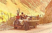 PERU 1975_Wochenend-Jeeptour von Lima aus_mit dem Sohn unserer Wirtin und seinem deutschst�mmigen Freund nebst Freundin_Jochen A. H�bener