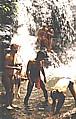 ... endlich dem total durchgeschwitzten K�rper eine Dusche g�nnen_kleiner Wasserfall in der N�he der CANAIMA- Wasserf�lle_VENEZUELA 1984_Jochen A. H�bener