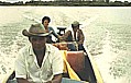 Ilse darf das Boot steuern, nachdem sie unseren stottern- den Bootsmotor wieder zum Laufen gebracht hat_mitten auf dem stark flie�enden ORINOCO_als sie den Jungs sagte, da� sie zuhause ein PS-starkes Motorrad f�hrt und auch einen Pilotenschein hat, stieg gleich ihr Prestige be- tr�chtlich_das macht Eindruck in S�damerika ... und stimmt auch noch ... _Francisco (vorne)_Ilse und Jesus_ORINOCO -Delta_VENEZUELA 1984_Jochen A. H�bener