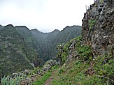 'El Tablado', am Aussichtspunkt �ber die Nordk�ste, aber Blick in den "Barranco de los Hombres"