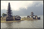 1996_INDONESIA_Bali_Temple Pura Ulum Danu Bratam_very idyllic and photogenic_my motorcycle-world-trip 1995/96_Jochen A. H�bener